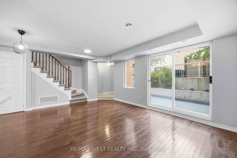 Photo 11 at 122 - 20 Elsie Lane, Junction, Toronto