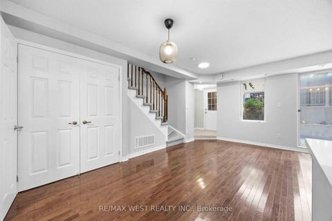 Photo 15 at 122 - 20 Elsie Lane, Junction, Toronto