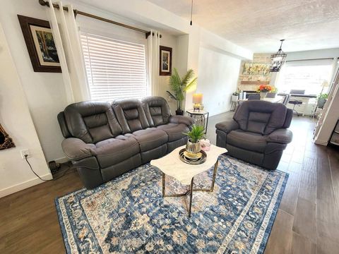 Photo 4 at 256 Mcbride Crescent, Summerhill Estates, Newmarket