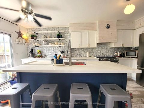Photo 5 at 256 Mcbride Crescent, Summerhill Estates, Newmarket