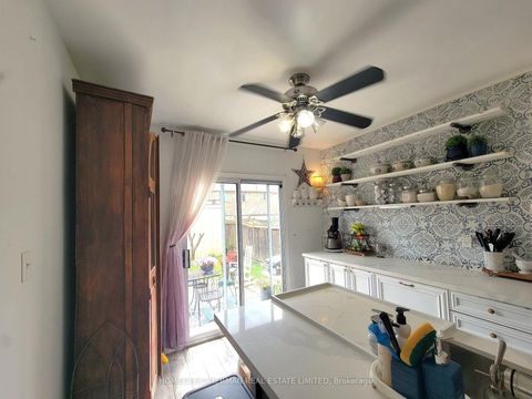 Photo 6 at 256 Mcbride Crescent, Summerhill Estates, Newmarket