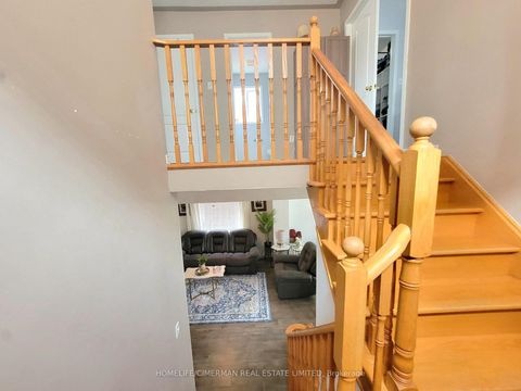 Photo 11 at 256 Mcbride Crescent, Summerhill Estates, Newmarket