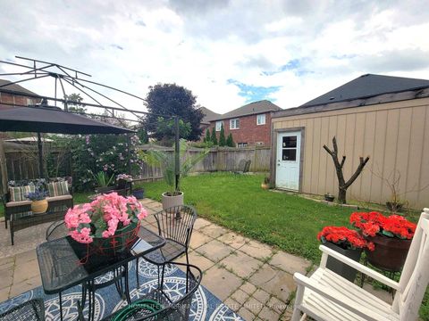 Photo 32 at 256 Mcbride Crescent, Summerhill Estates, Newmarket