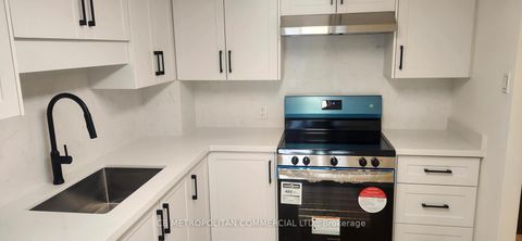 Photo 4 at 3305 - 65 Harbour Square, Waterfront Communities C1, Toronto