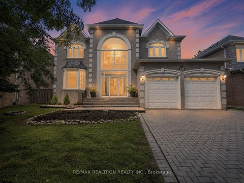 Photo 2 at 36 Fern Avenue, Langstaff, Richmond Hill