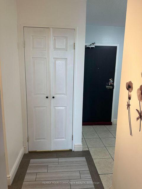 Photo 4 at 1711 - 15 Vicora Linkway, Flemingdon Park, Toronto