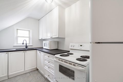Photo 18 at 18 Holgate Street, Allandale, Barrie