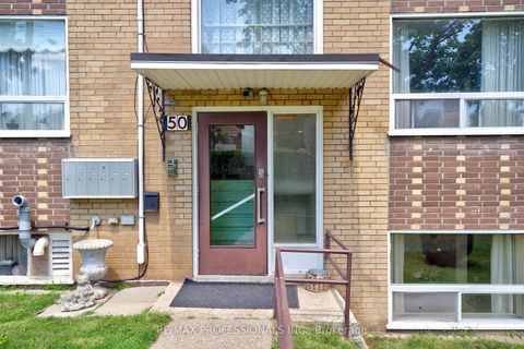Photo 6 at 50 Waniska Avenue, Queensway, Toronto