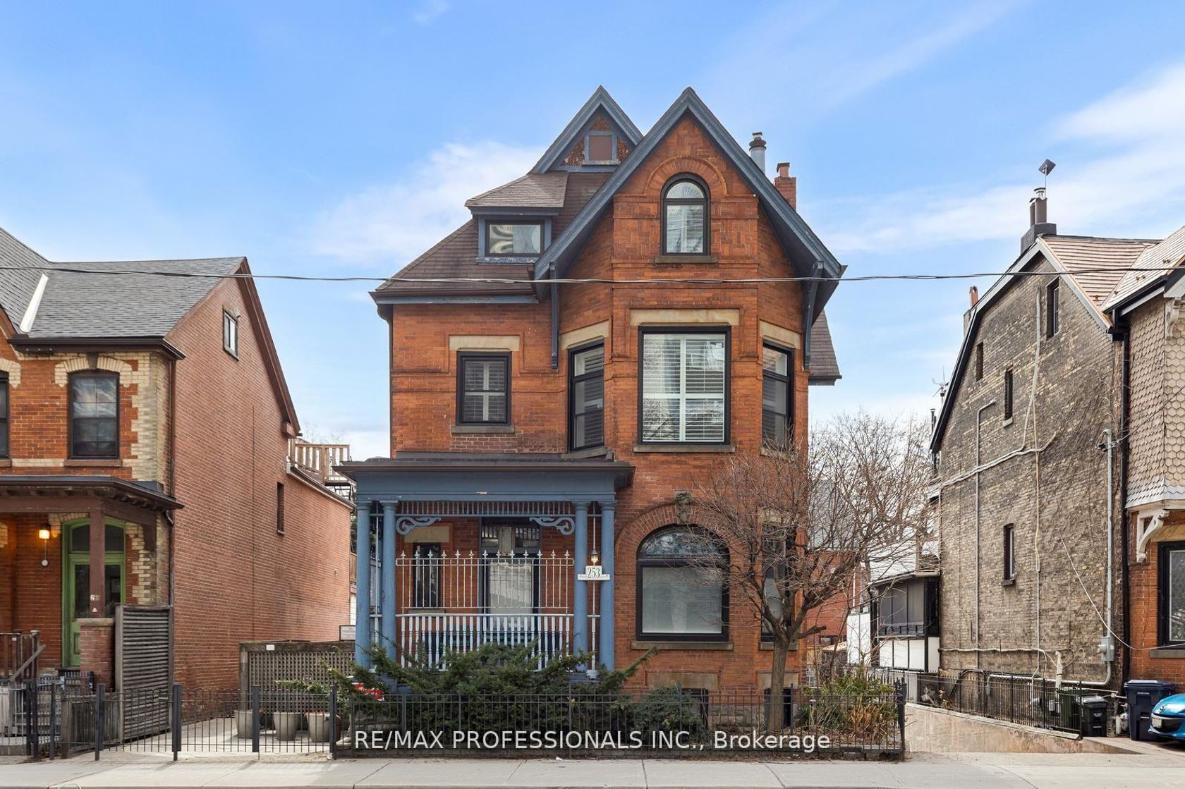 C - 253 Wellesley Street E, South St. James Town, Toronto photo 2