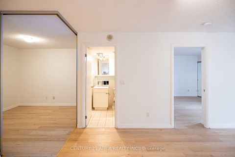 Photo 8 at 606 - 111 Elizabeth Street, Bay Street Corridor, Toronto