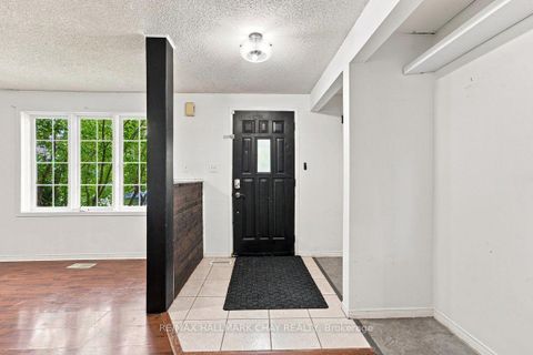 Photo 1 at 26 Whitehorn Crescent, Holly, Barrie