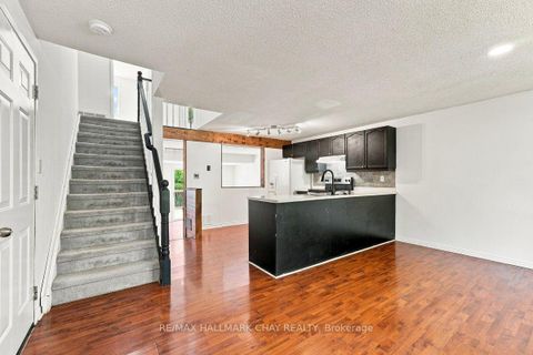 Photo 2 at 26 Whitehorn Crescent, Holly, Barrie