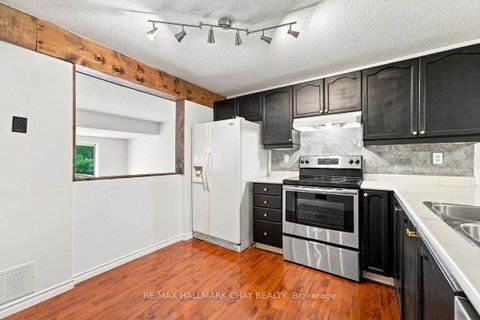 Photo 3 at 26 Whitehorn Crescent, Holly, Barrie