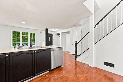 Photo 5 at 26 Whitehorn Crescent, Holly, Barrie