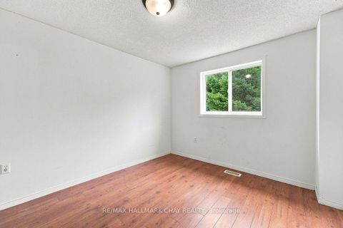 Photo 11 at 26 Whitehorn Crescent, Holly, Barrie