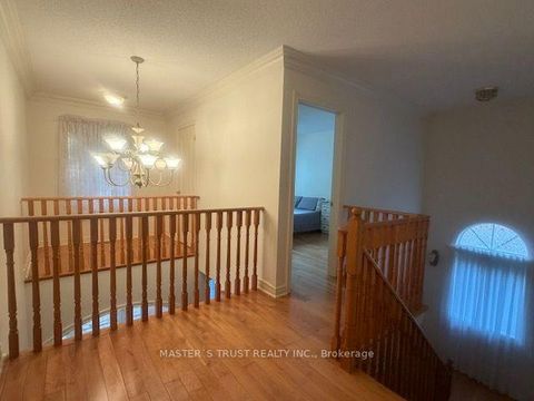 Photo 10 at 83 Gemini Crescent, Rouge Woods, Richmond Hill