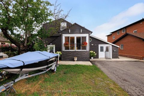 Photo 2 at 6 Elmhurst Drive, Kipling, Toronto