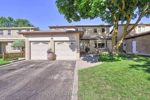 Photo 1 at 865 Arnold Crescent, College Manor, Newmarket