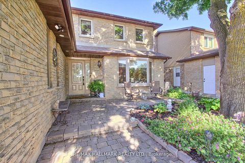 Photo 4 at 865 Arnold Crescent, College Manor, Newmarket