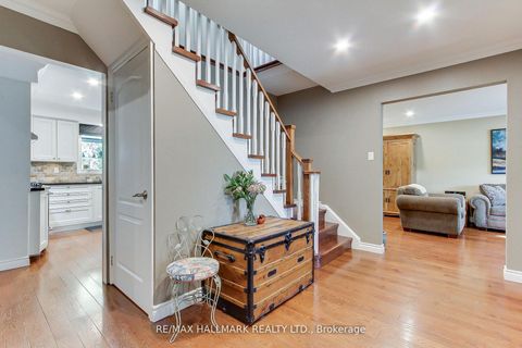 Photo 7 at 865 Arnold Crescent, College Manor, Newmarket