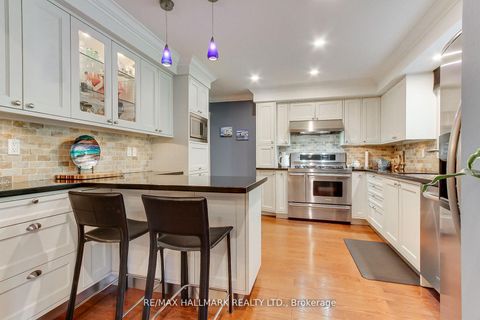 Photo 12 at 865 Arnold Crescent, College Manor, Newmarket