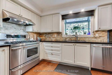 Photo 14 at 865 Arnold Crescent, College Manor, Newmarket