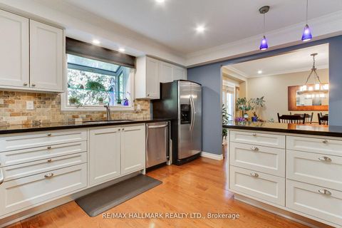 Photo 15 at 865 Arnold Crescent, College Manor, Newmarket