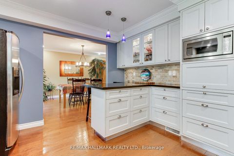 Photo 16 at 865 Arnold Crescent, College Manor, Newmarket