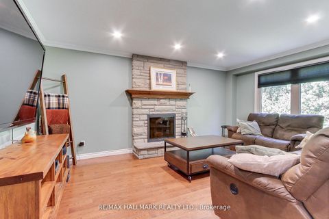 Photo 18 at 865 Arnold Crescent, College Manor, Newmarket