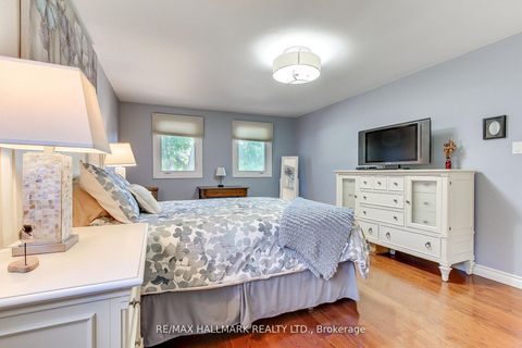 Photo 23 at 865 Arnold Crescent, College Manor, Newmarket