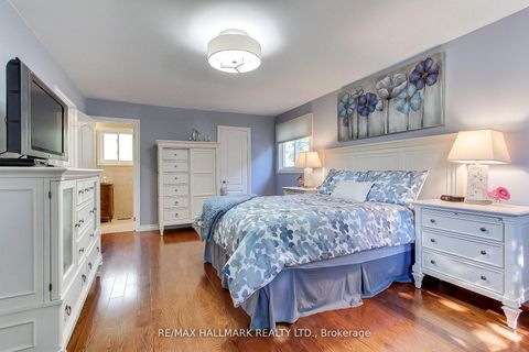 Photo 24 at 865 Arnold Crescent, College Manor, Newmarket