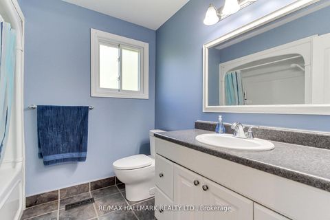 Photo 32 at 865 Arnold Crescent, College Manor, Newmarket