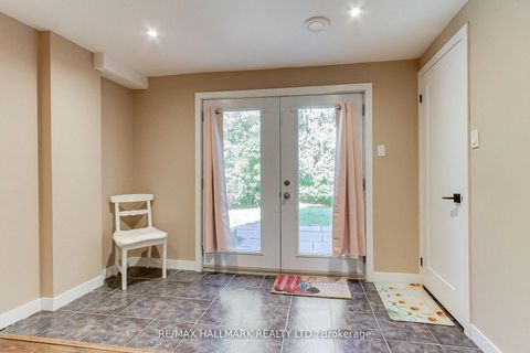 Photo 33 at 865 Arnold Crescent, College Manor, Newmarket