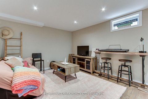 Photo 36 at 865 Arnold Crescent, College Manor, Newmarket