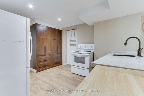 Photo 37 at 865 Arnold Crescent, College Manor, Newmarket