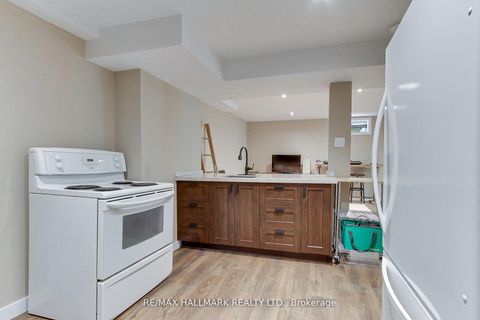 Photo 38 at 865 Arnold Crescent, College Manor, Newmarket