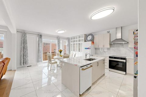 Photo 12 at 36 Bostock Drive, Keswick South, Georgina