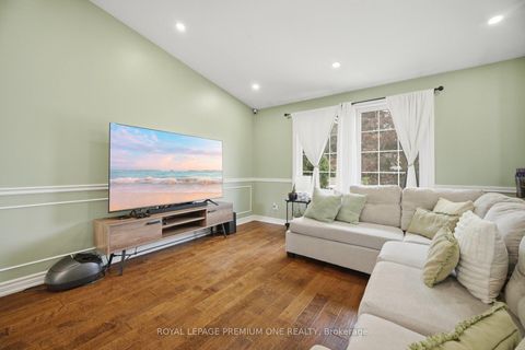 Photo 10 at 46 LILLIAN Crescent, Sunnidale, Barrie