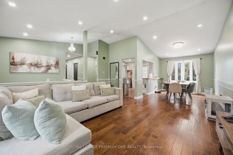 Photo 11 at 46 LILLIAN Crescent, Sunnidale, Barrie