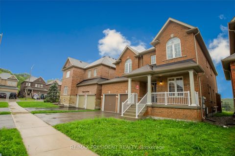 Photo 2 at 4 Cypress Point Street, Ardagh, Barrie