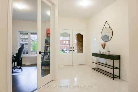 Photo 4 at 4 Cypress Point Street, Ardagh, Barrie