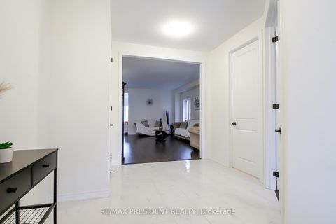 Photo 5 at 4 Cypress Point Street, Ardagh, Barrie