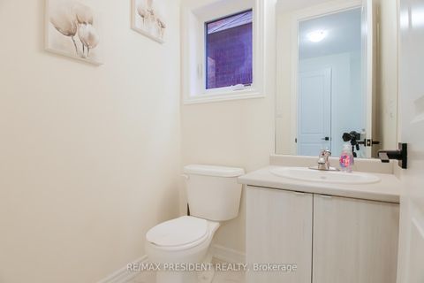 Photo 7 at 4 Cypress Point Street, Ardagh, Barrie