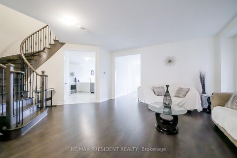 Photo 8 at 4 Cypress Point Street, Ardagh, Barrie