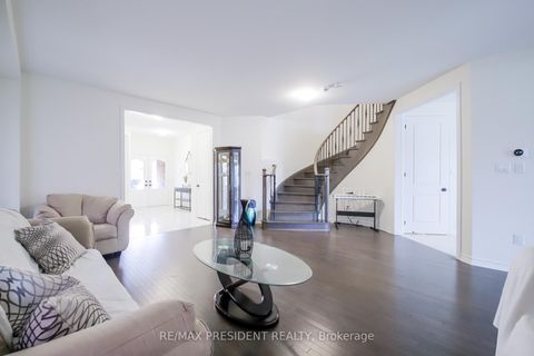 Photo 11 at 4 Cypress Point Street, Ardagh, Barrie