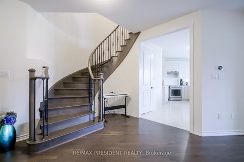 Photo 12 at 4 Cypress Point Street, Ardagh, Barrie