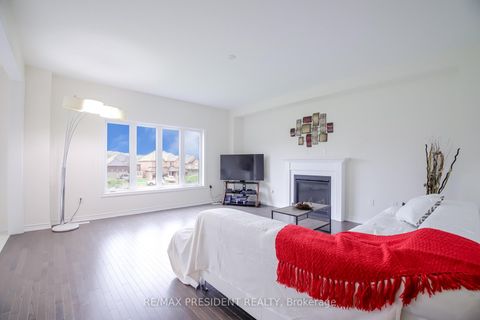 Photo 13 at 4 Cypress Point Street, Ardagh, Barrie