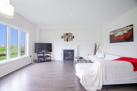 Photo 14 at 4 Cypress Point Street, Ardagh, Barrie