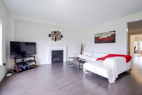 Photo 15 at 4 Cypress Point Street, Ardagh, Barrie
