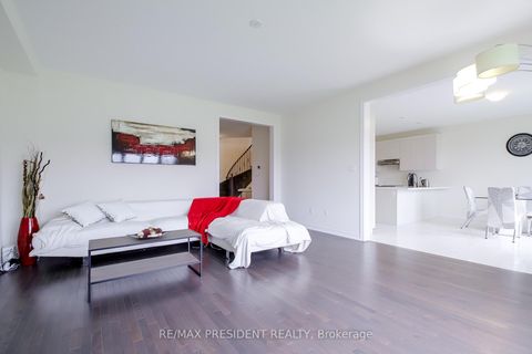 Photo 16 at 4 Cypress Point Street, Ardagh, Barrie